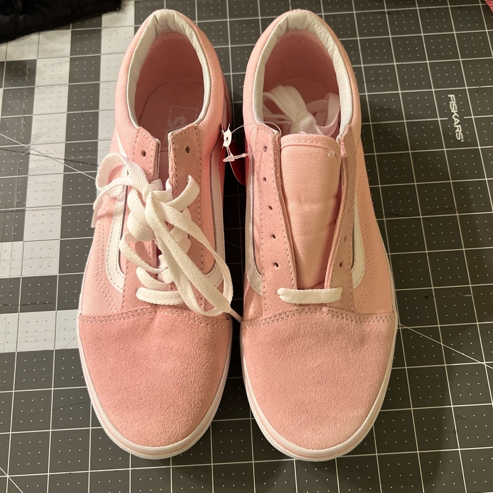 NWT Vans Chalk Pink 7(kids)